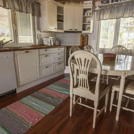 Helga - Beachfront Vila *