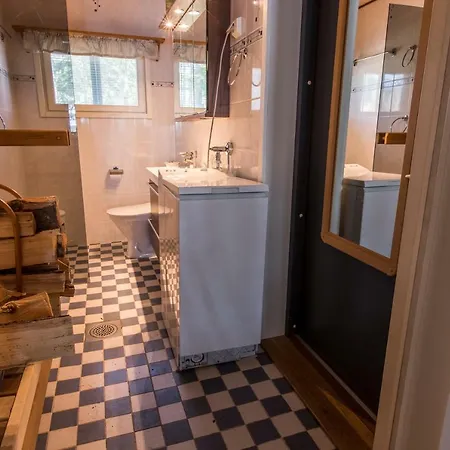 Helga - Beachfront Vila *