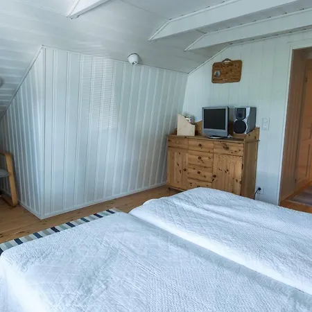 Helga - Beachfront Hitis