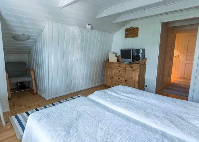 Helga - Beachfront Hitis