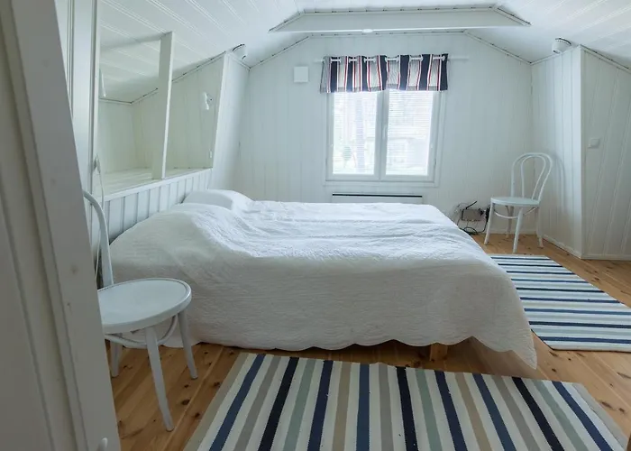 Helga - Beachfront Hitis